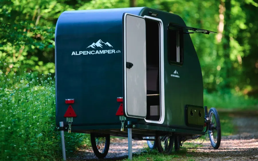 Image of: Deze moderne mini-caravan neem je mee achter je e-bike